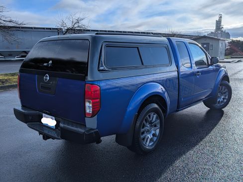 Used 2012 Nissan Frontier SV w/ Sport Appearance Pkg image 5