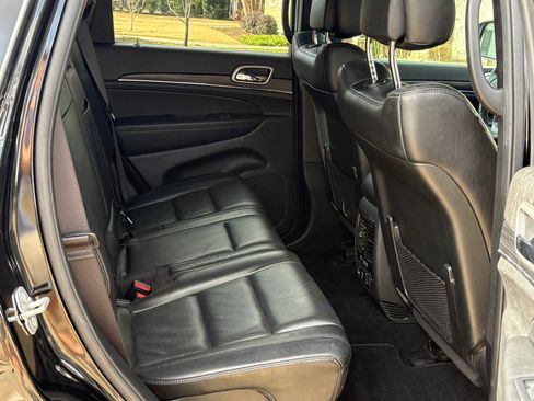 Used 2020 Jeep Grand Cherokee Limited w/ Luxury Group II image 12