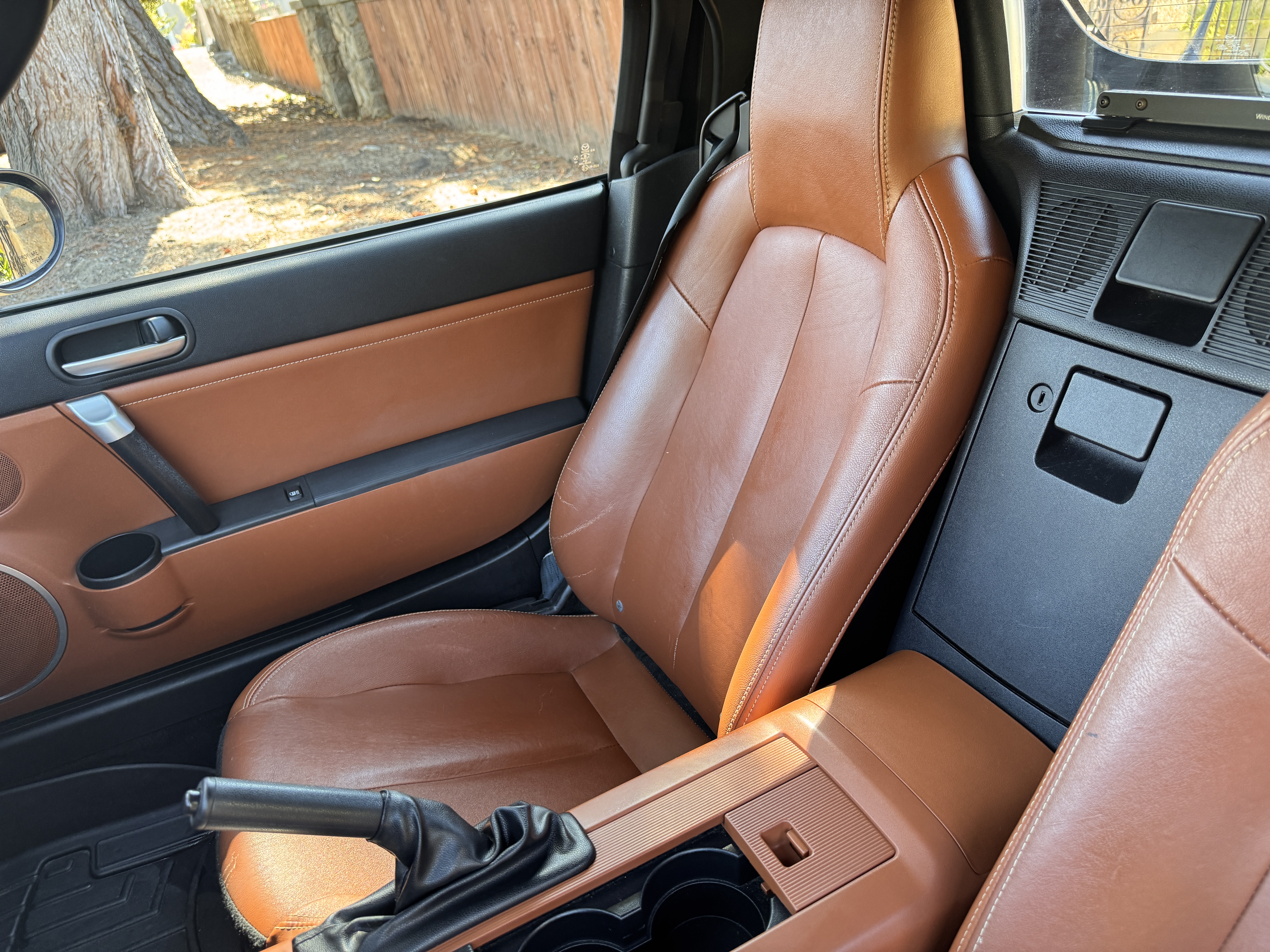 Used 2006 MAZDA MX-5 Miata Grand Touring w/ Premium Pkg RWD image 10