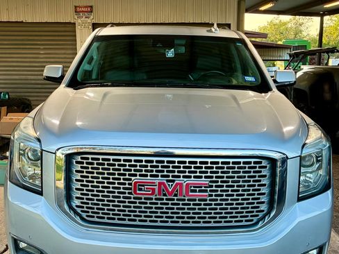 Used 2017 GMC Yukon Denali RWD image 4