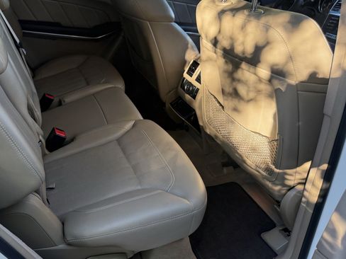 Used 2014 Mercedes-Benz GL 450 4MATIC image 16
