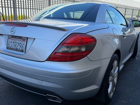 Used 2011 Mercedes-Benz SLK 300 image 28