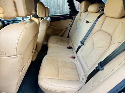 Used 2018 Porsche Macan Sport Edition AWD/4WD image 10