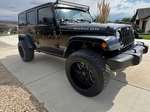Used 2018 Jeep Wrangler Unlimited Rubicon w/ Connectivity Group AWD/4WD image 5
