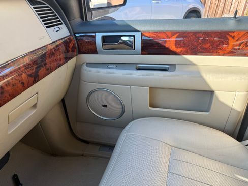 Used 2006 Lincoln Navigator Luxury AWD/4WD image 16