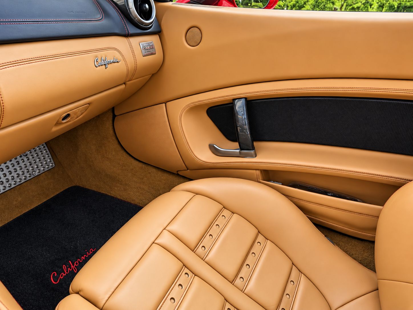 Used 2012 Ferrari California RWD image 6