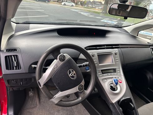 Used 2013 Toyota Prius Four image 4