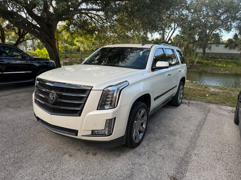 Used 2015 Cadillac Escalade Premium image 5