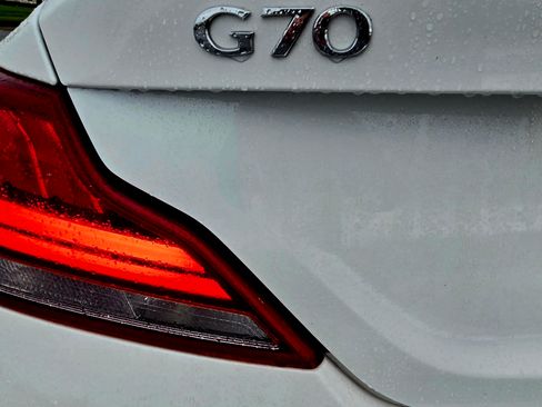 Used 2021 Genesis G70 2.0T Sport image 9