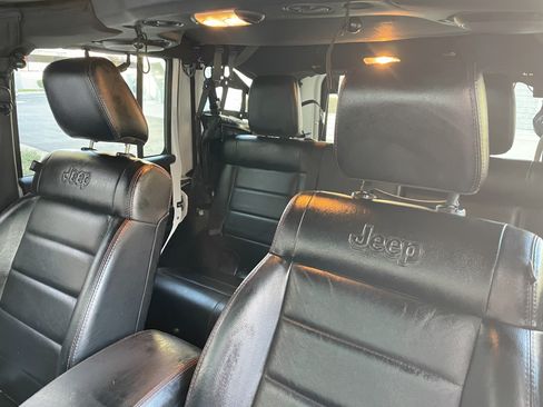 Used 2012 Jeep Wrangler Unlimited Sahara image 18