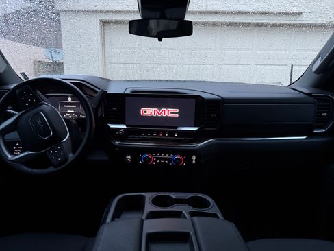 Used 2024 GMC Sierra 1500 Elevation image 13