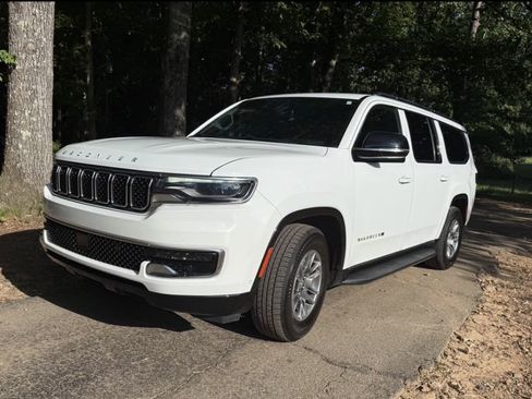 Used 2023 Jeep Wagoneer L 2WD image 1