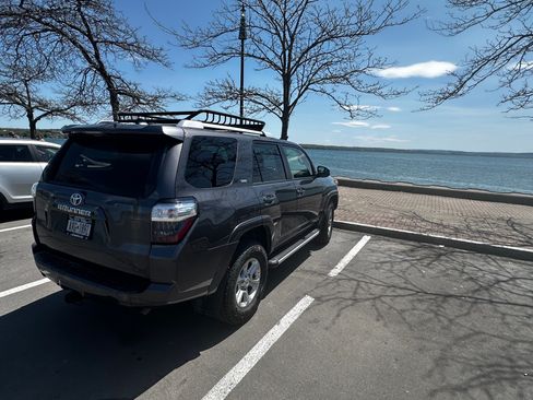 Used 2016 Toyota 4Runner SR5 AWD/4WD image 12