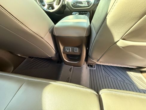 Used 2021 GMC Canyon Denali image 13