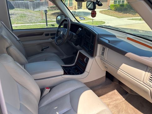 Used 2004 Cadillac Escalade ESV AWD image 10