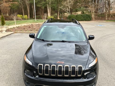 Used 2016 Jeep Cherokee 75th Anniversary image 2