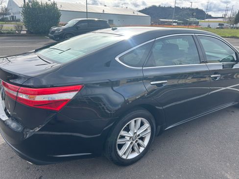 Used 2015 Toyota Avalon XLE image 9