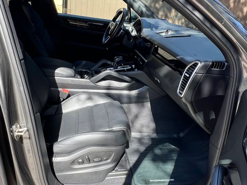 Used 2022 Porsche Cayenne image 17