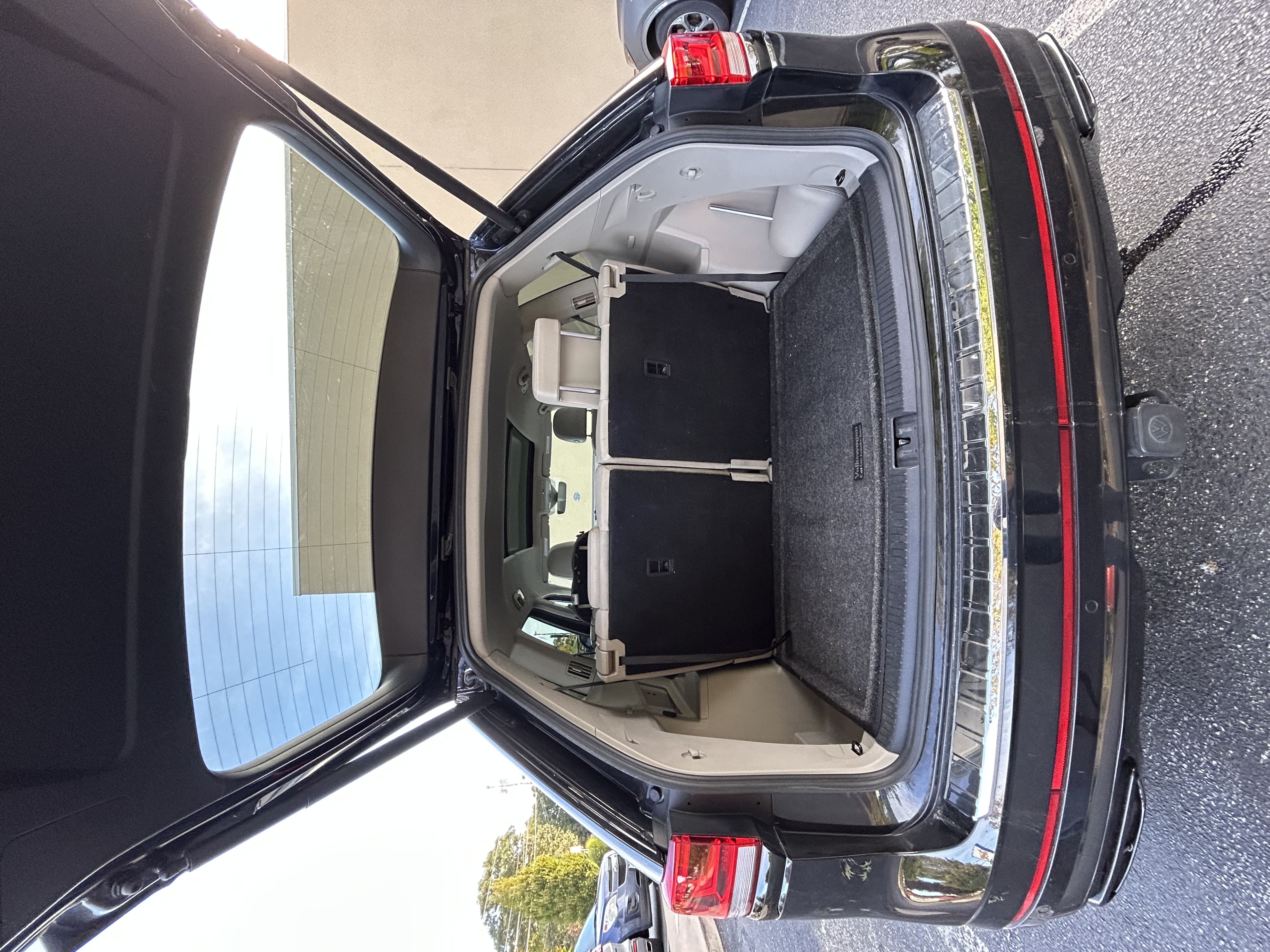 Used 2023 Volkswagen Atlas SEL R-Line AWD/4WD image 9