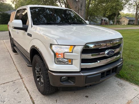 Used 2015 Ford F150 Lariat w/ Equipment Group 501A Mid AWD/4WD image 10