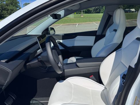 Used 2026 Tesla Model Y Performance AWD/4WD image 12