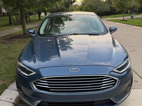 Used 2019 Ford Fusion SEL FWD image 2