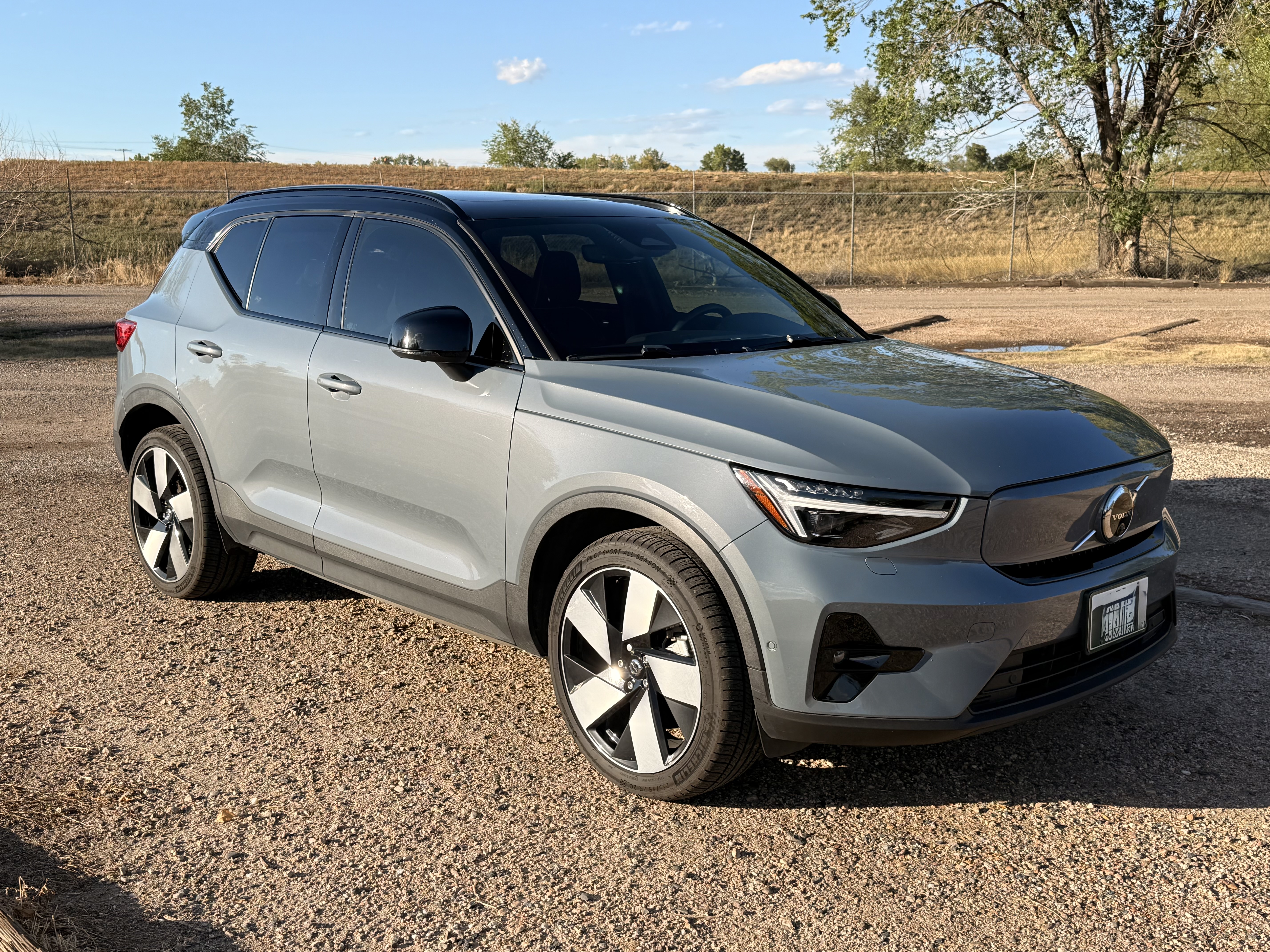 Used 2023 Volvo XC40 Recharge Ultimate w/ Protection Package Premier AWD/4WD image 1