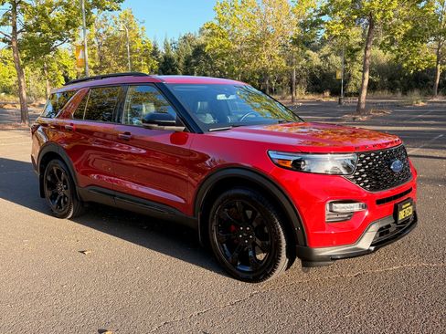 Used 2022 Ford Explorer ST w/ Equipment Group 401A RWD image 4