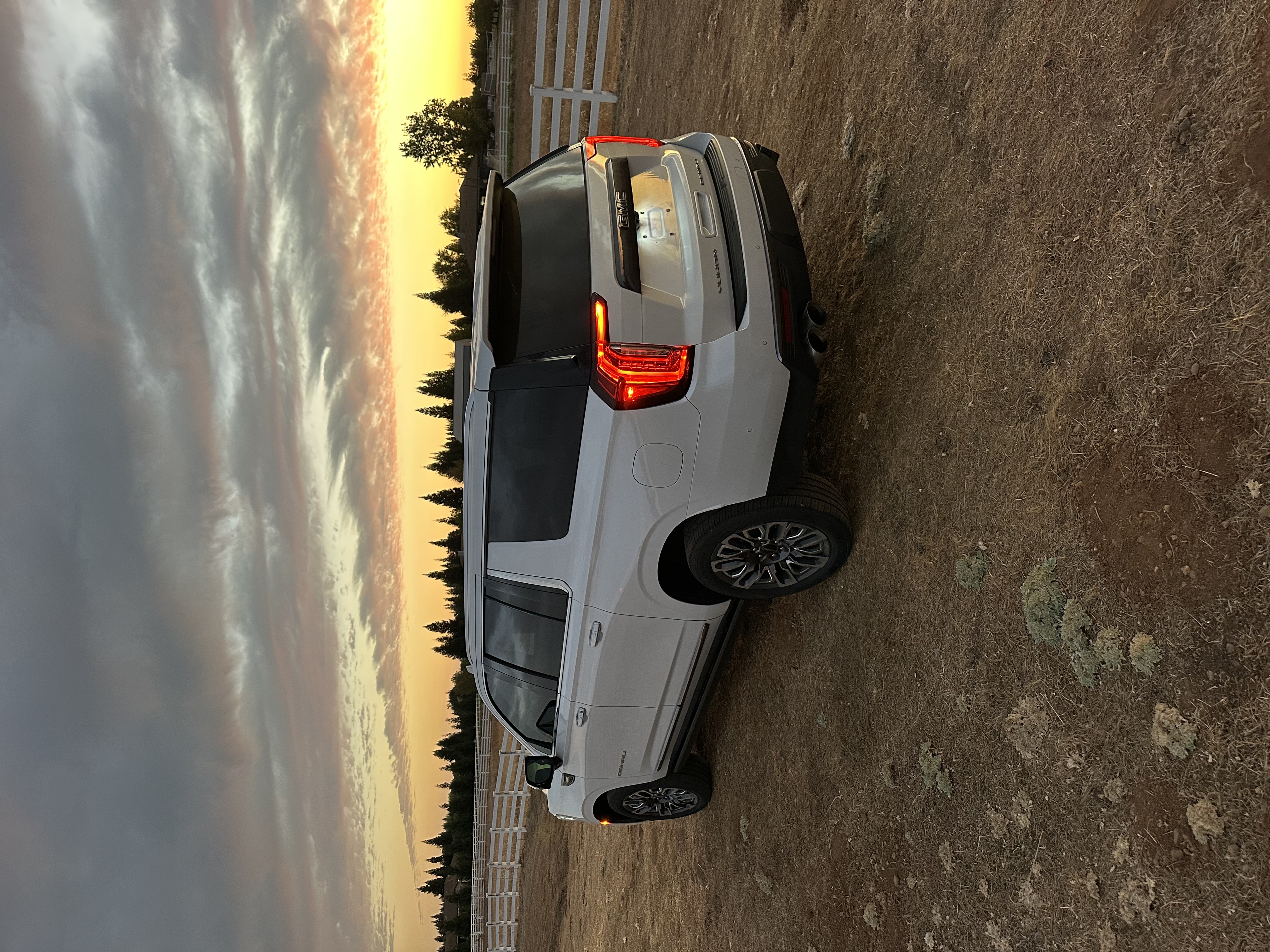 Used 2023 GMC Yukon XL Denali Ultimate AWD/4WD image 6