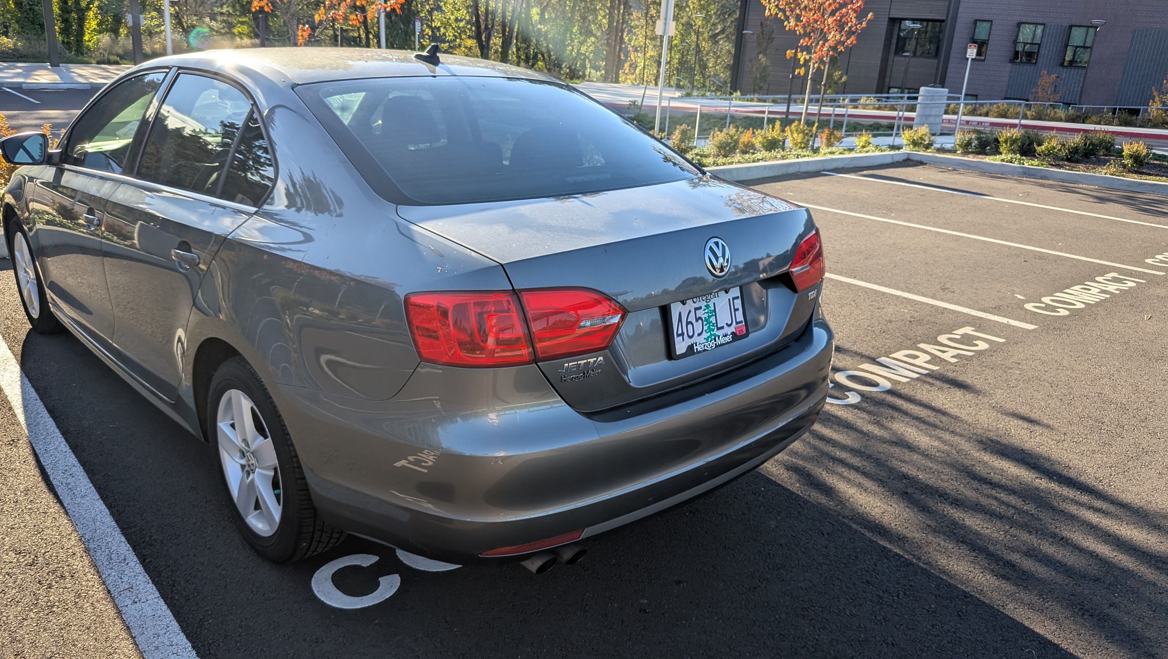 Used 2013 Volkswagen Jetta TDI FWD image 2