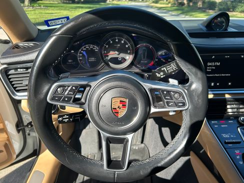Used 2018 Porsche Panamera image 16