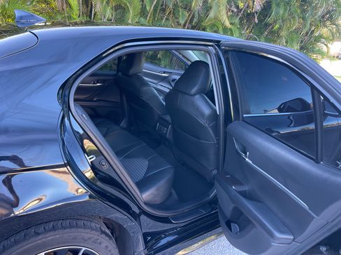 Used 2023 Toyota Camry SE w/ Cold Weather Package image 9