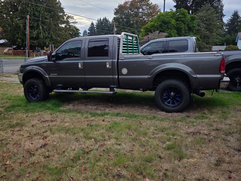 Used 2004 Ford F350 Lariat image 2