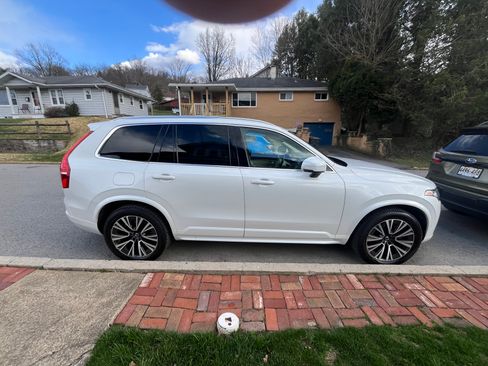 Used 2020 Volvo XC90 T5 Momentum w/ Protection Package Premier image 2
