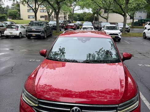 Used 2022 Volkswagen Tiguan SE AWD/4WD image 8