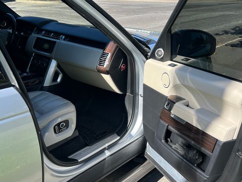Used 2017 Land Rover Range Rover HSE AWD/4WD image 12