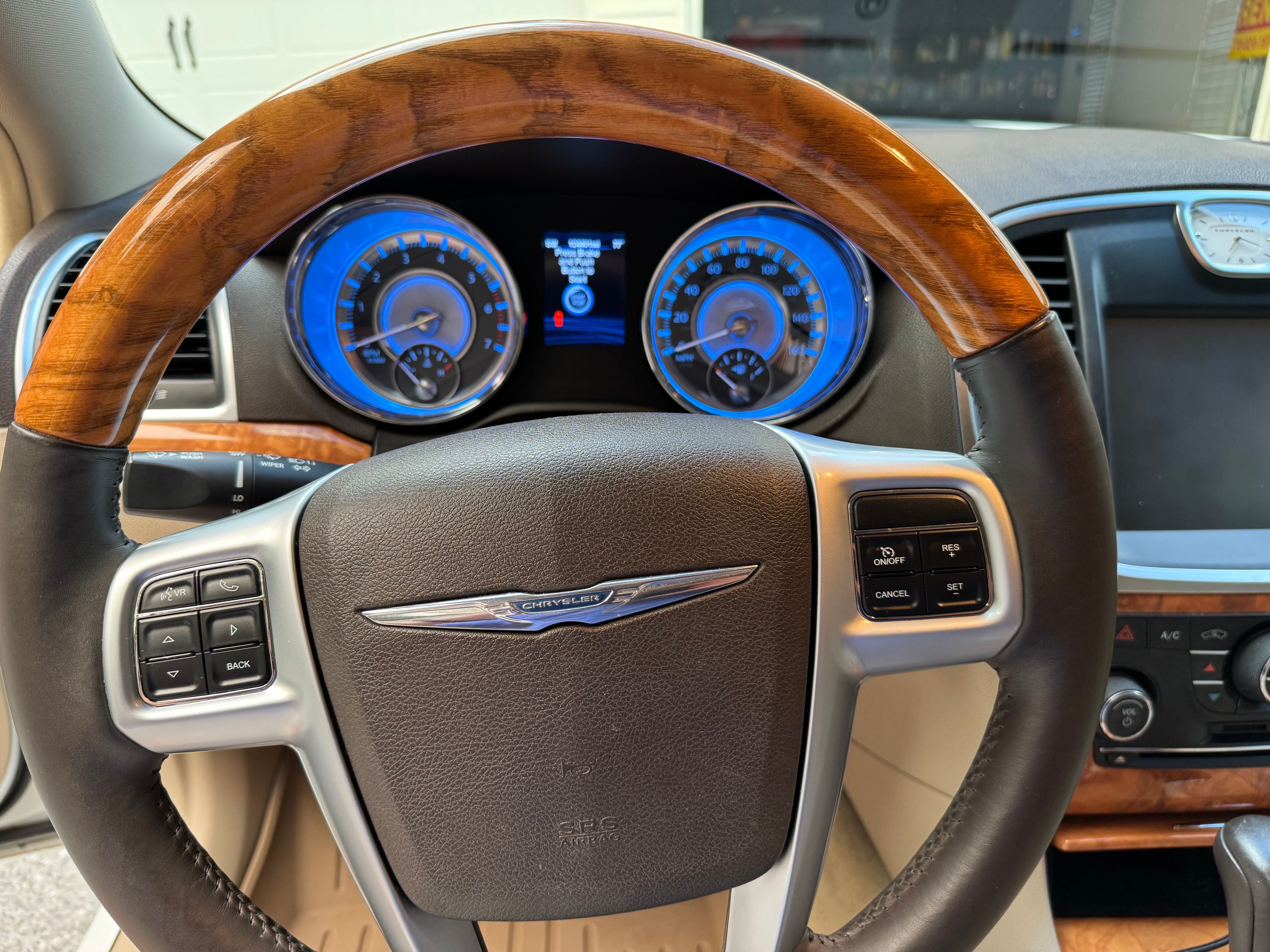 Used 2013 Chrysler 300 C RWD image 12