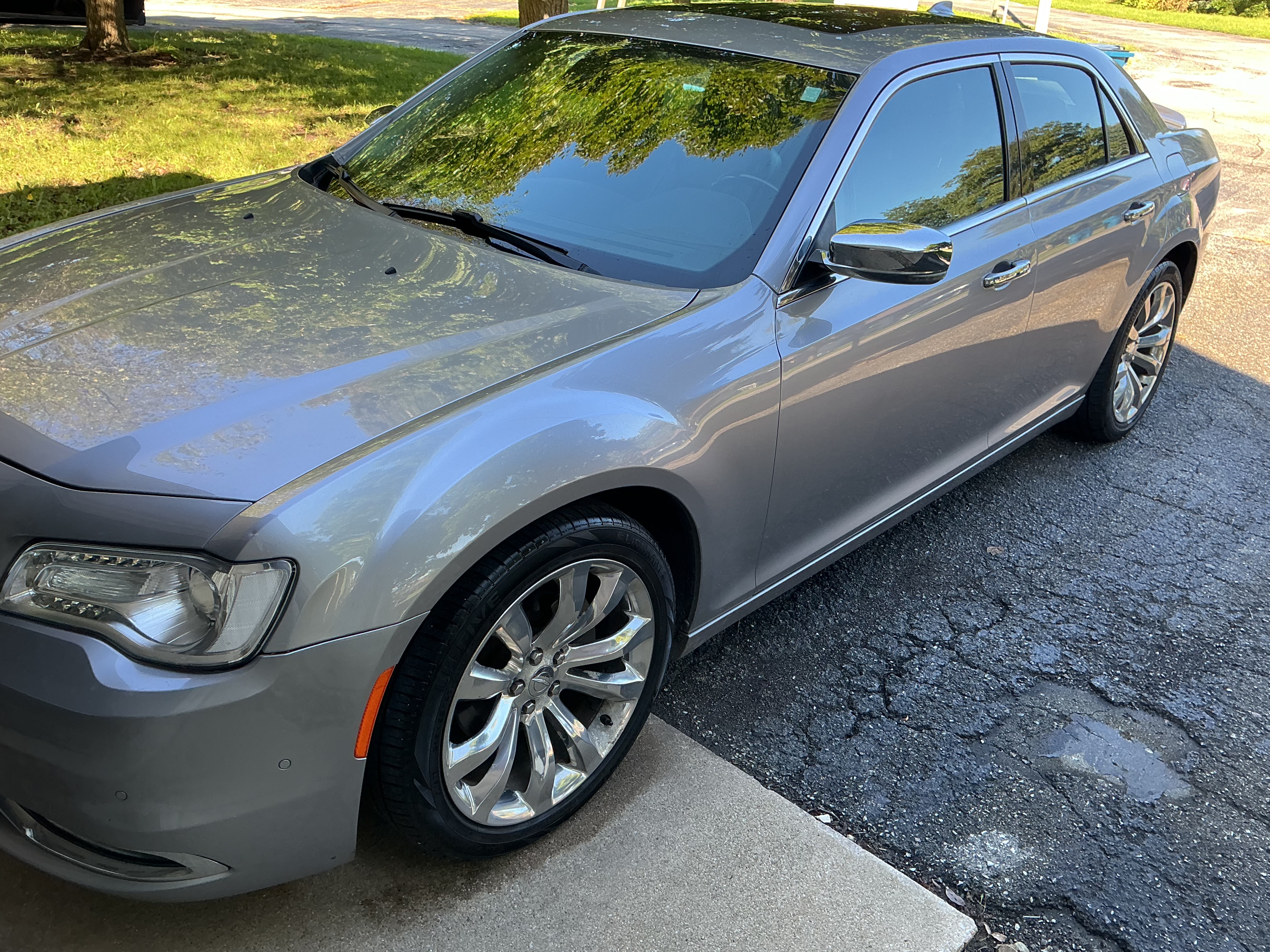 Used 2017 Chrysler 300 C w/ Safetytec Plus Group RWD image 1