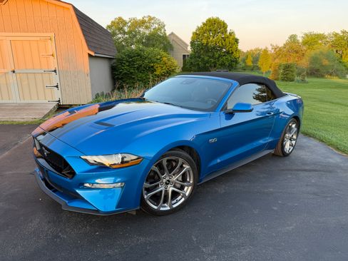 Used 2019 Ford Mustang GT Premium w/ Carbon Sport Interior Package RWD image 11