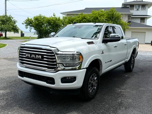Used 2022 RAM 2500 Limited AWD/4WD image 1
