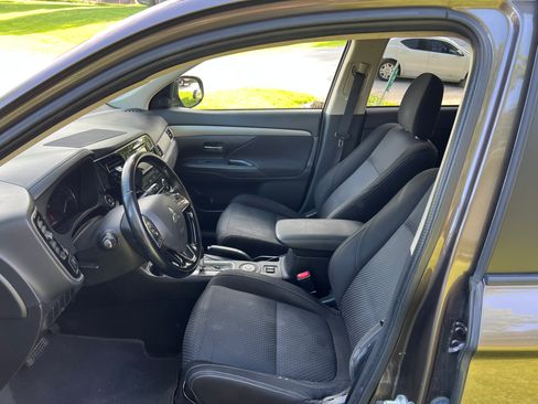 Used 2016 Mitsubishi Outlander SE AWD/4WD image 15