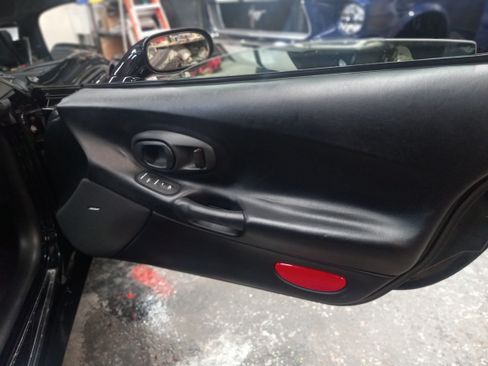 Used 1998 Chevrolet Corvette Coupe w/ Roof Pkg image 22