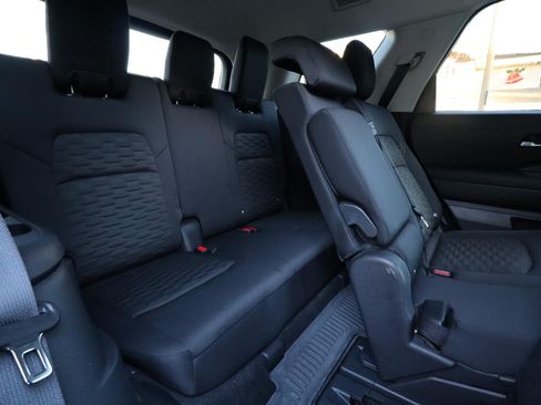 Used 2022 Nissan Pathfinder SV image 15