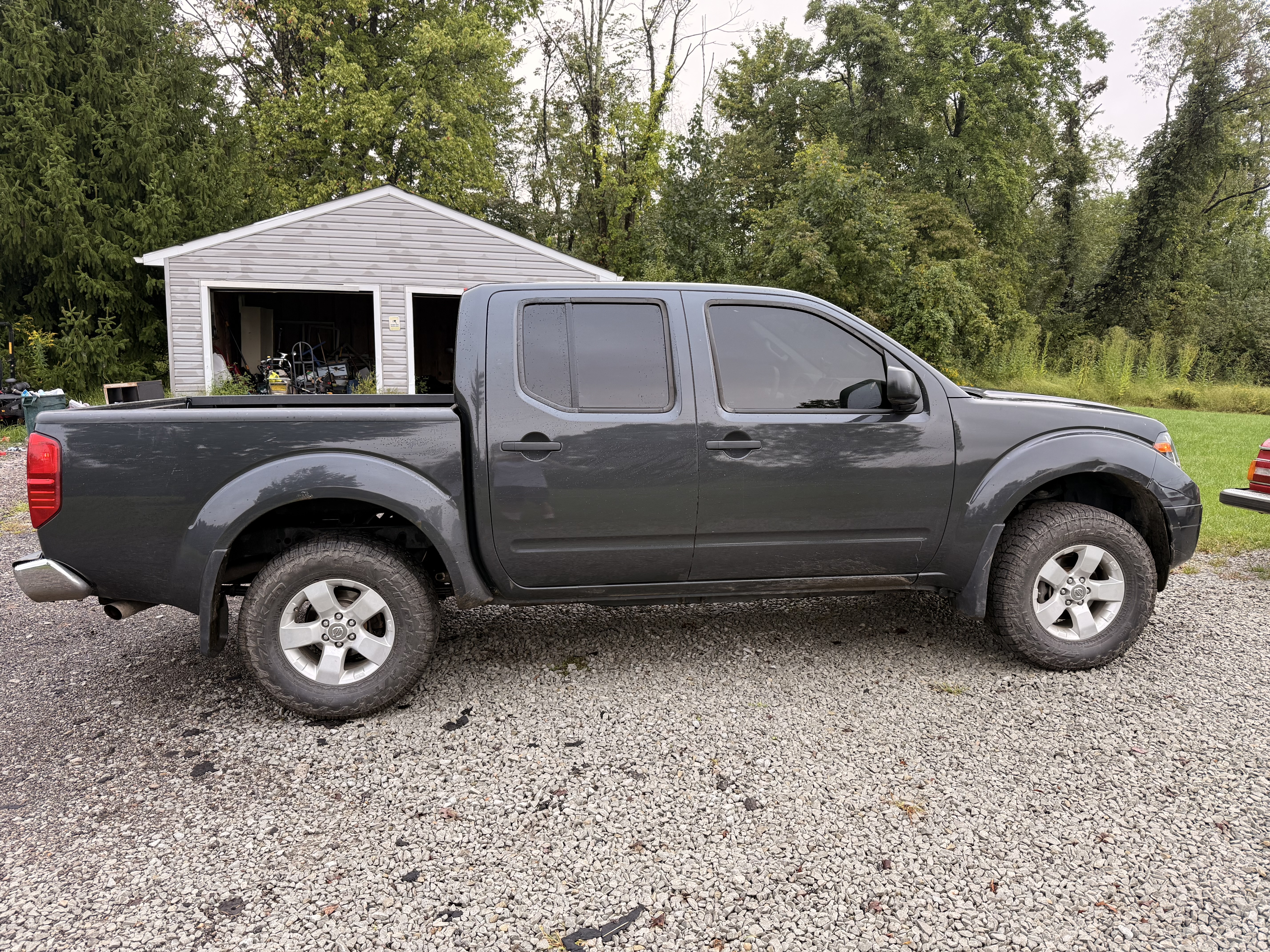 Used 2012 Nissan Frontier SV AWD/4WD image 2