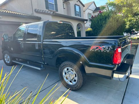 Used 2014 Ford F250 XLT w/ XLT Premium Package AWD/4WD image 5