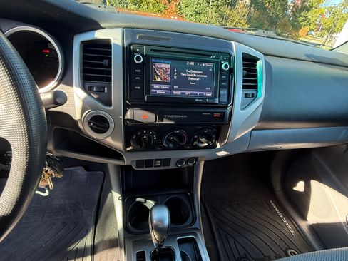Used 2015 Toyota Tacoma 4x4 Double Cab image 10