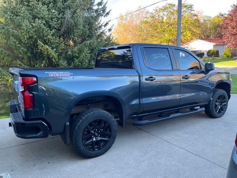 Used 2021 Chevrolet Silverado 1500 Custom Trail Boss w/ LPO, Dark Essentials Package AWD/4WD image 9