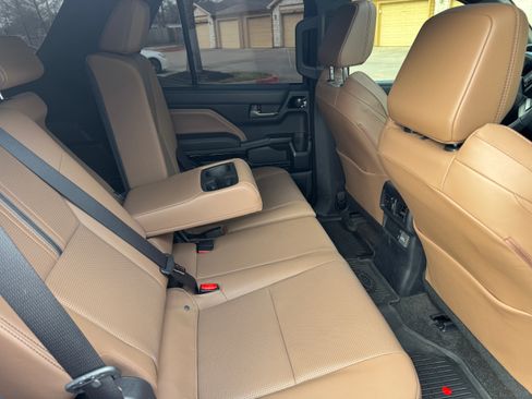 Used 2025 Toyota 4Runner Limited image 10