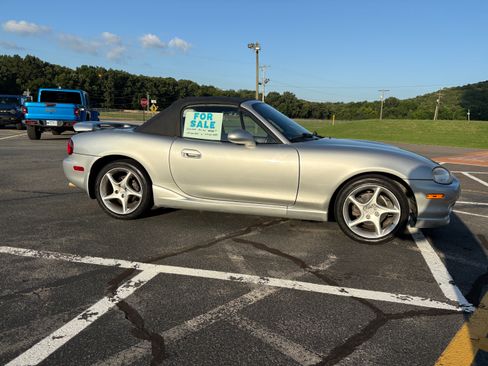 Used 2000 MAZDA MX-5 Miata RWD image 1