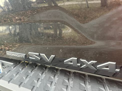 Used 2018 Nissan Titan SV image 6